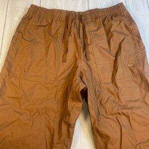 Nike Club Barcelona Pants British Tan Lightweight FN3096-281 Men’s Sz Large